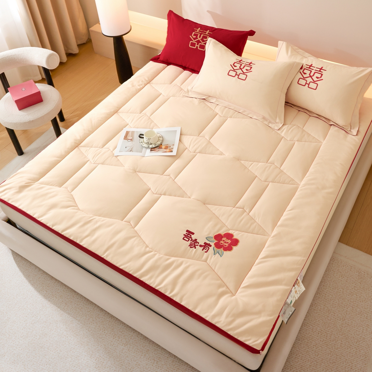 91家纺网 家纺一手货源 找家纺 玉雅家纺 2025新款立体婚庆绣花大豆床垫床褥加厚垫被 圆圆满满-米