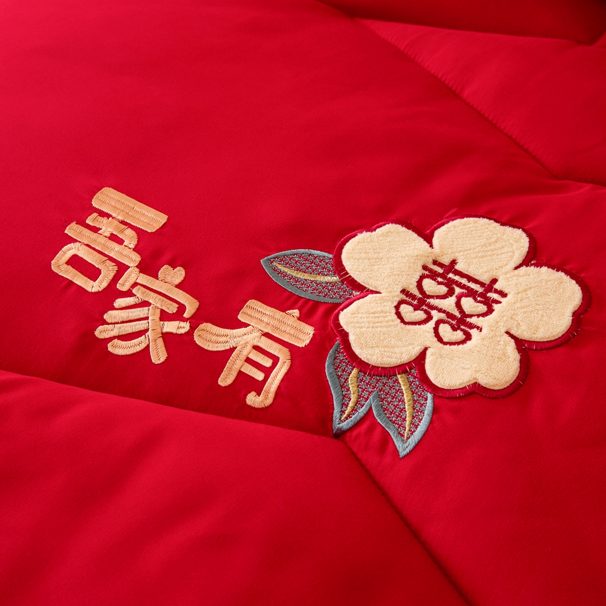 91家纺网 家纺一手货源 找家纺 玉雅家纺 2025新款立体婚庆绣花大豆床垫床褥加厚垫被 圆圆满满-红