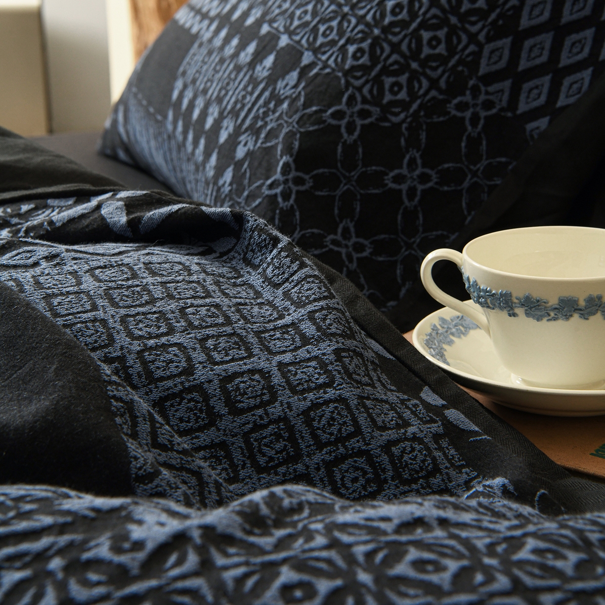 91家纺网 家纺一手货源 找家纺 山舍家居 2025新款全棉色织提花磨毛四件套-霍德华庄园（提供买家秀） 霍德华庄园-蓝