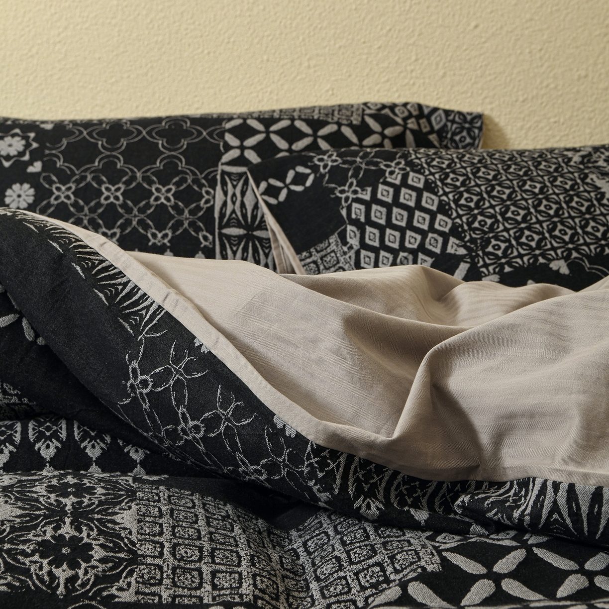 91家纺网 家纺一手货源 找家纺 山舍家居 2025新款全棉色织提花磨毛四件套-霍德华庄园（提供买家秀） 霍德华庄园-灰