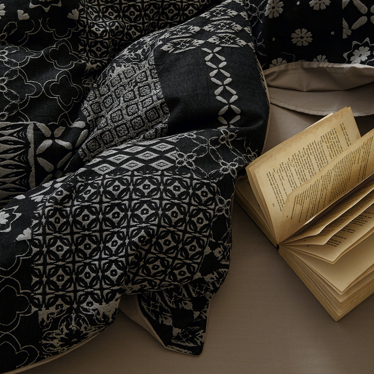 91家纺网 家纺一手货源 找家纺 （总）山舍家居 2025新款全棉色织提花磨毛四件套-霍德华庄园（提供买家秀）