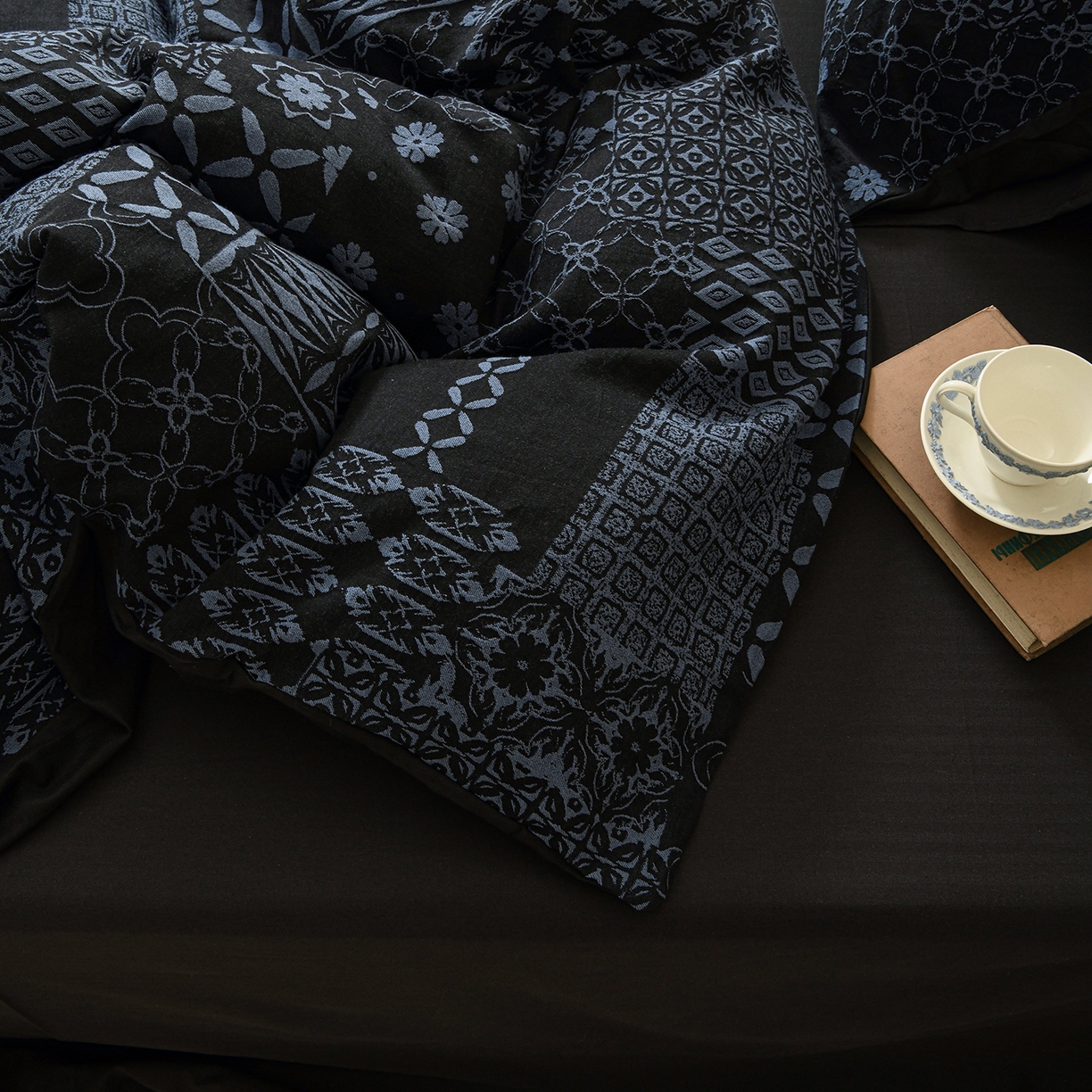 91家纺网 家纺一手货源 找家纺 山舍家居 2025新款全棉色织提花磨毛四件套-霍德华庄园（提供买家秀） 霍德华庄园-蓝