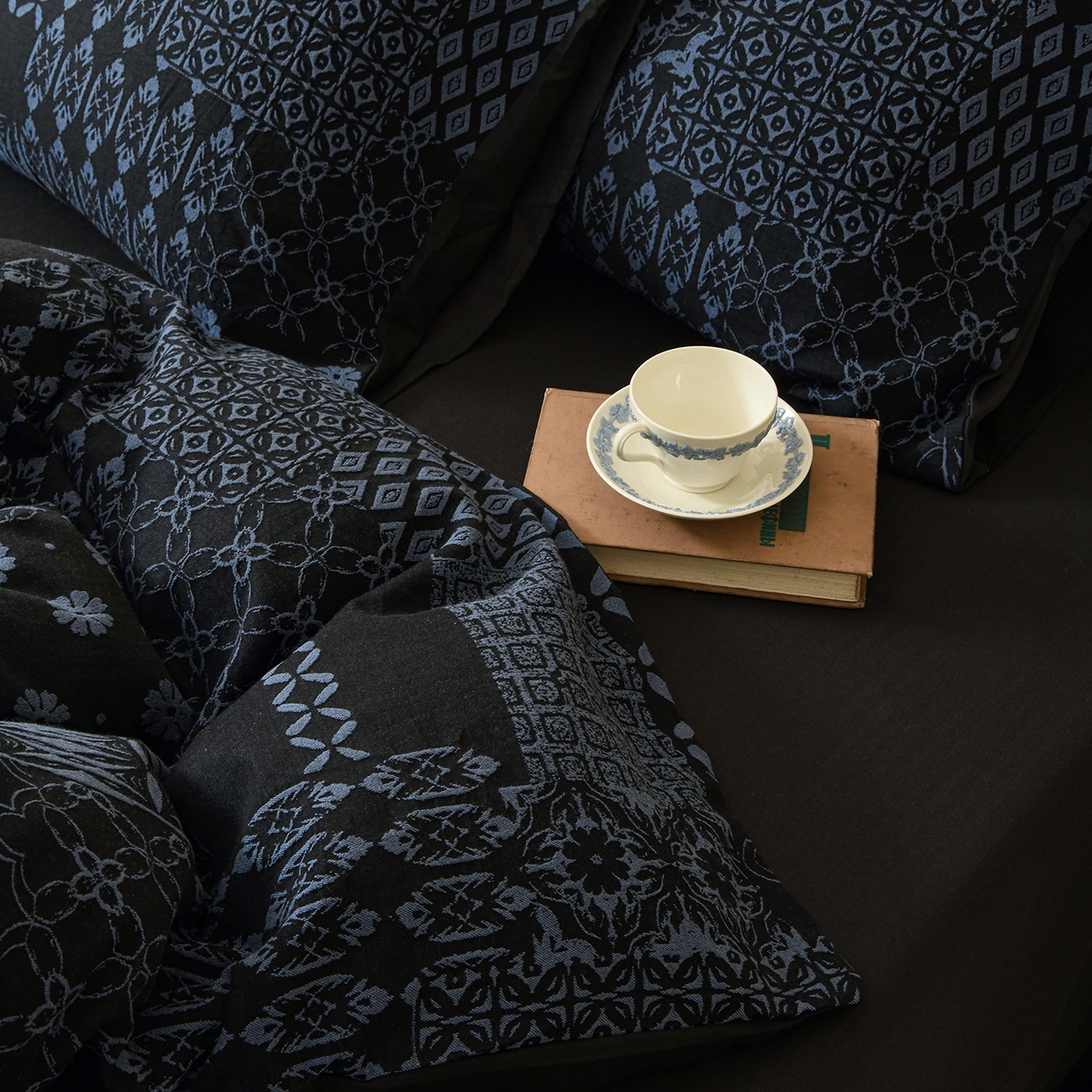 91家纺网 家纺一手货源 找家纺 山舍家居 2025新款全棉色织提花磨毛四件套-霍德华庄园（提供买家秀） 霍德华庄园-蓝