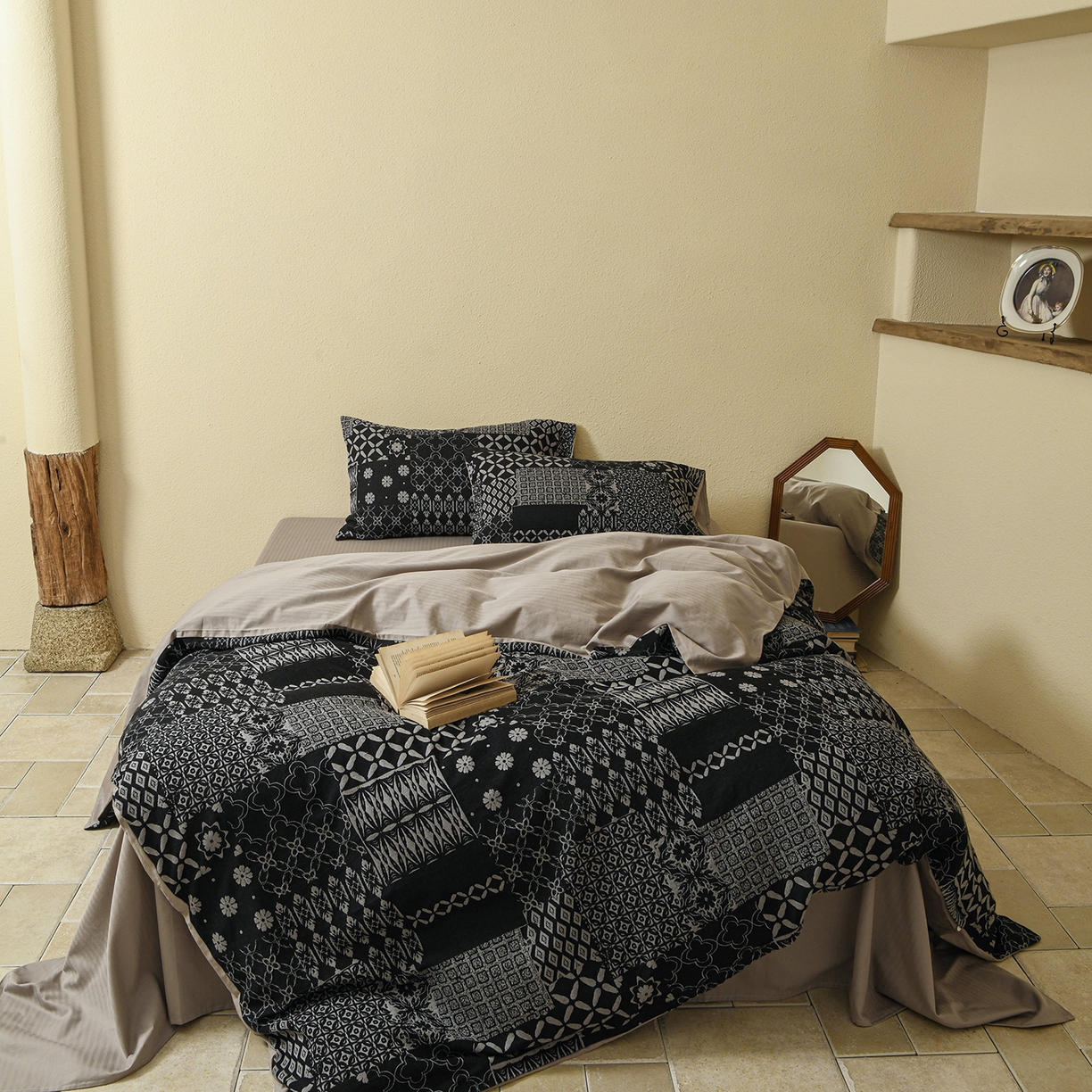 91家纺网 家纺一手货源 找家纺 山舍家居 2025新款全棉色织提花磨毛四件套-霍德华庄园（提供买家秀） 霍德华庄园-灰