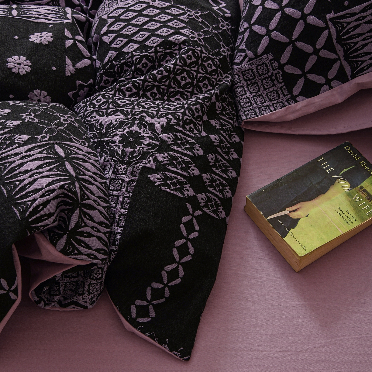 91家纺网 家纺一手货源 找家纺 山舍家居 2025新款全棉色织提花磨毛四件套-霍德华庄园（提供买家秀） 霍德华庄园-紫