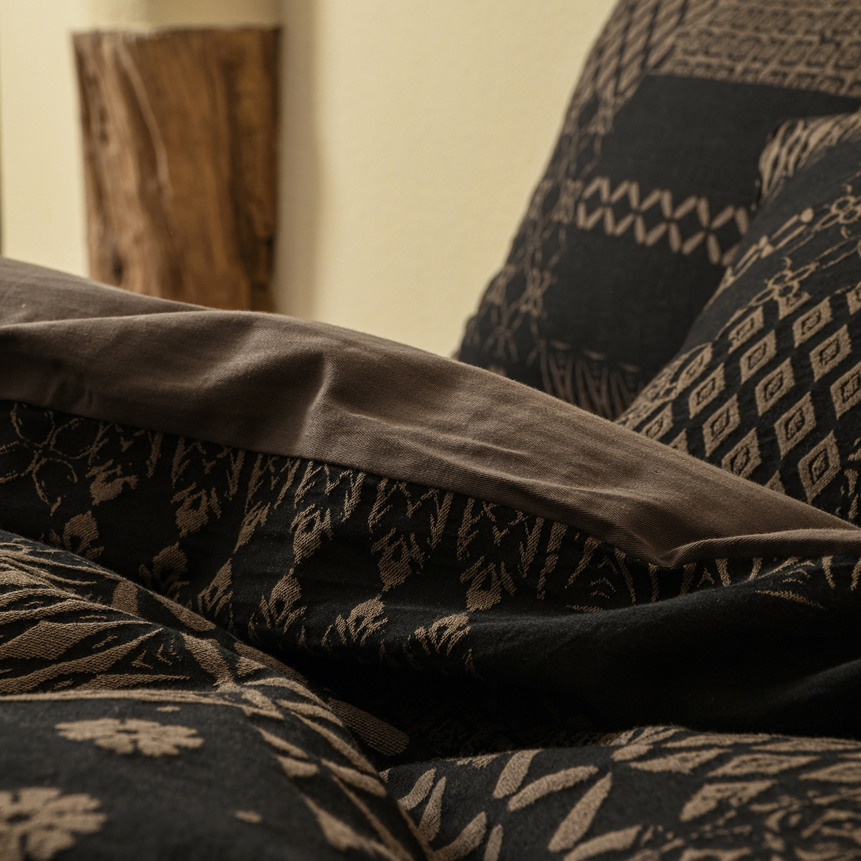 91家纺网 家纺一手货源 找家纺 山舍家居 2025新款全棉色织提花磨毛四件套-霍德华庄园（提供买家秀） 霍德华庄园-咖