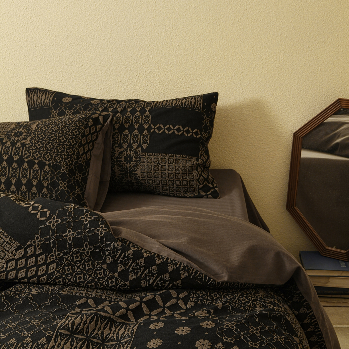 91家纺网 家纺一手货源 找家纺 山舍家居 2025新款全棉色织提花磨毛四件套-霍德华庄园（提供买家秀） 霍德华庄园-咖