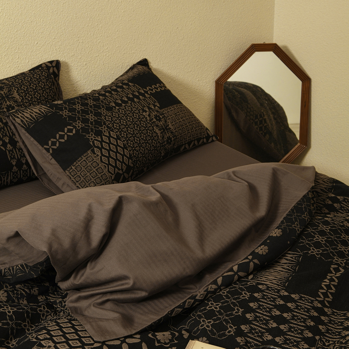 91家纺网 家纺一手货源 找家纺 山舍家居 2025新款全棉色织提花磨毛四件套-霍德华庄园（提供买家秀） 霍德华庄园-咖