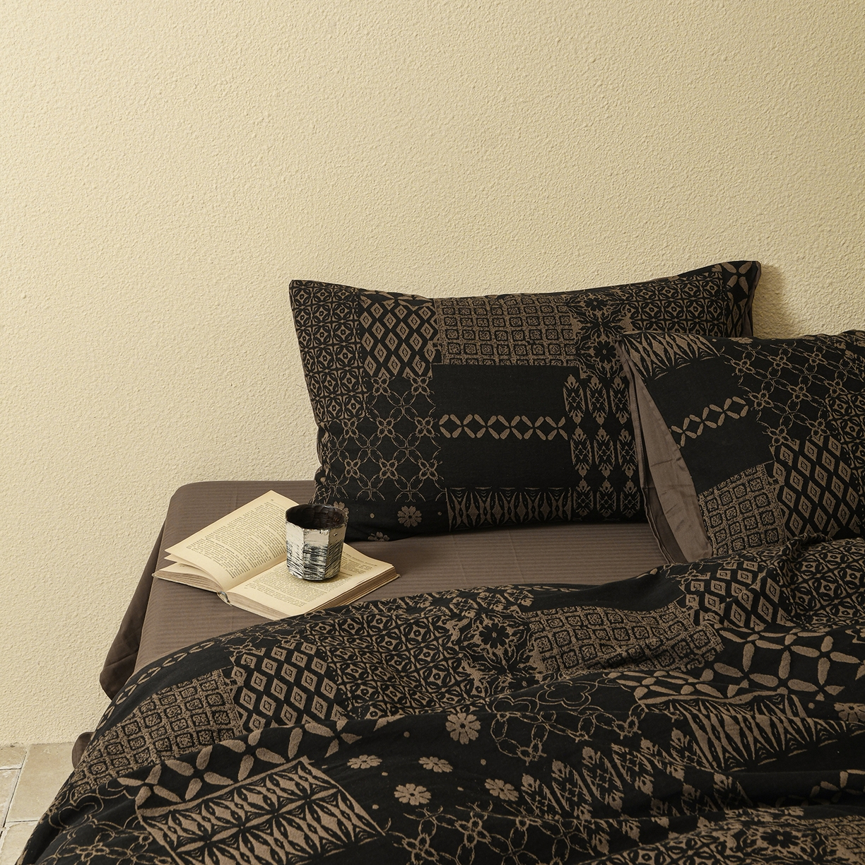 91家纺网 家纺一手货源 找家纺 山舍家居 2025新款全棉色织提花磨毛四件套-霍德华庄园（提供买家秀） 霍德华庄园-咖