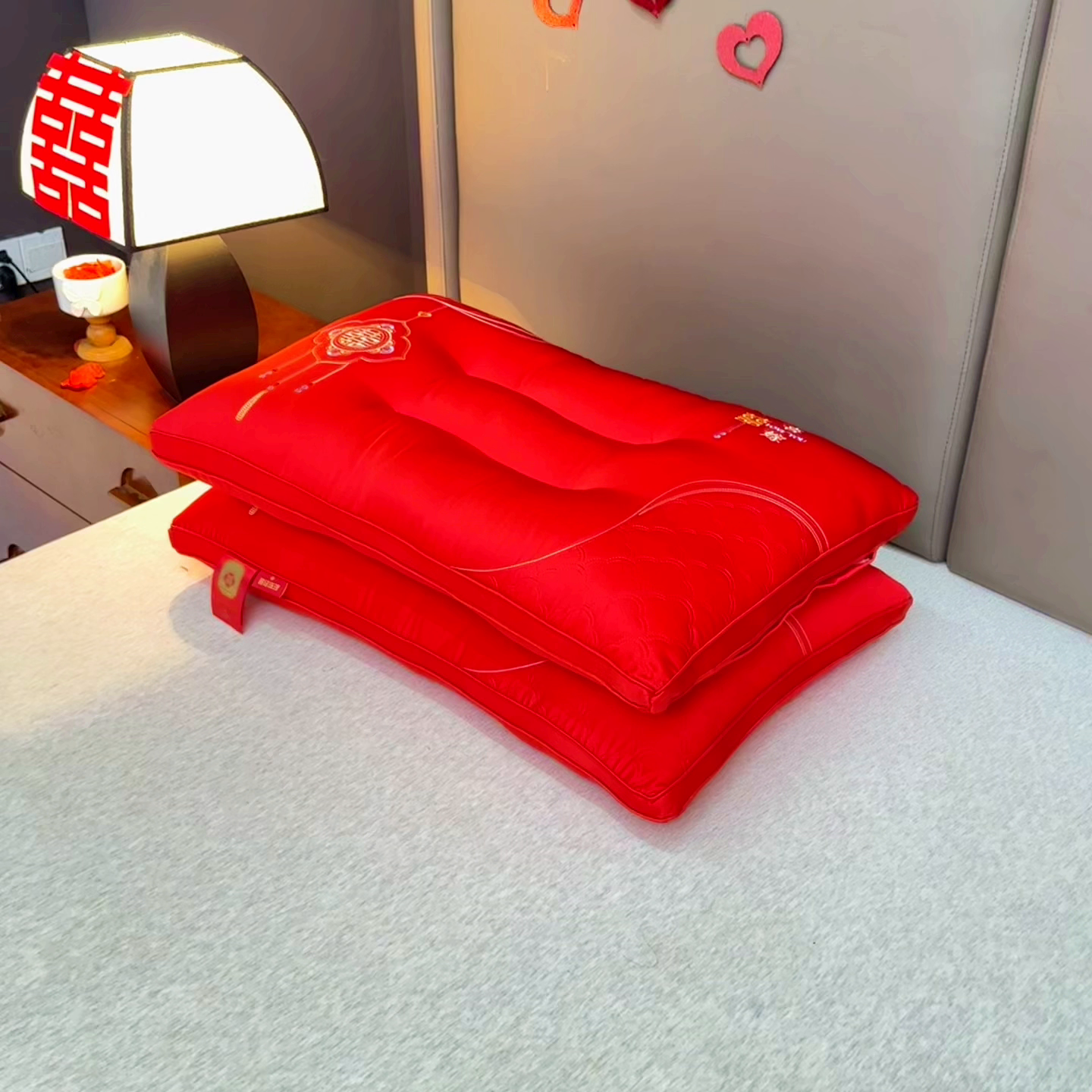 91家纺网 家纺一手货源 找家纺 芯宜佳 2025新款全棉婚庆护颈枕枕头枕芯 皇朝囍嫁