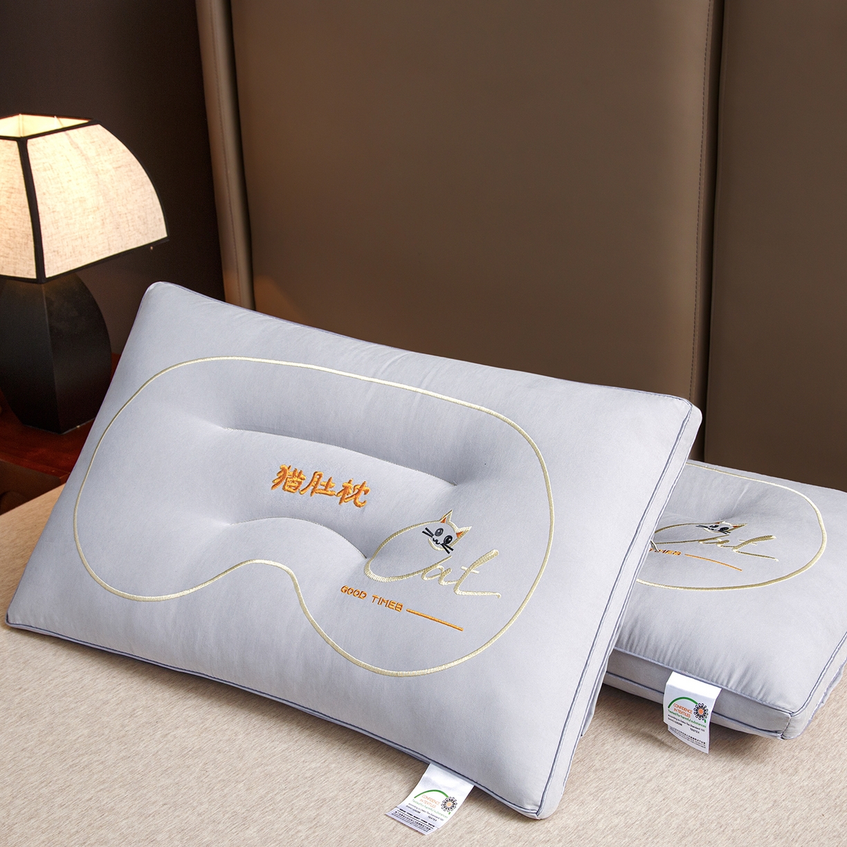 91家纺网 家纺一手货源 找家纺 织布人 2025新款枕芯亲肤磨绒舒颈猫肚枕芯学生宿舍成人家用护颈助眠枕头 舒颈猫肚枕-灰色