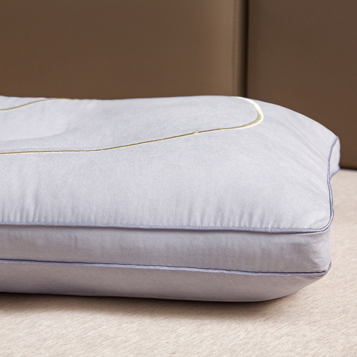 91家纺网 家纺一手货源 找家纺 织布人 2025新款枕芯亲肤磨绒舒颈猫肚枕芯学生宿舍成人家用护颈助眠枕头 舒颈猫肚枕-灰色