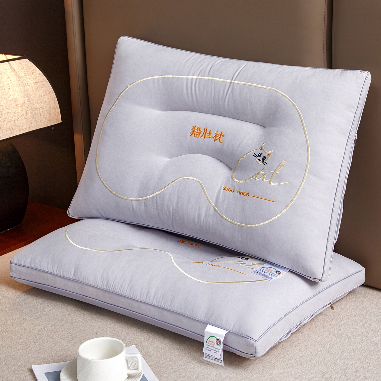 91家纺网 家纺一手货源 找家纺 织布人 2025新款枕芯亲肤磨绒舒颈猫肚枕芯学生宿舍成人家用护颈助眠枕头 舒颈猫肚枕-灰色