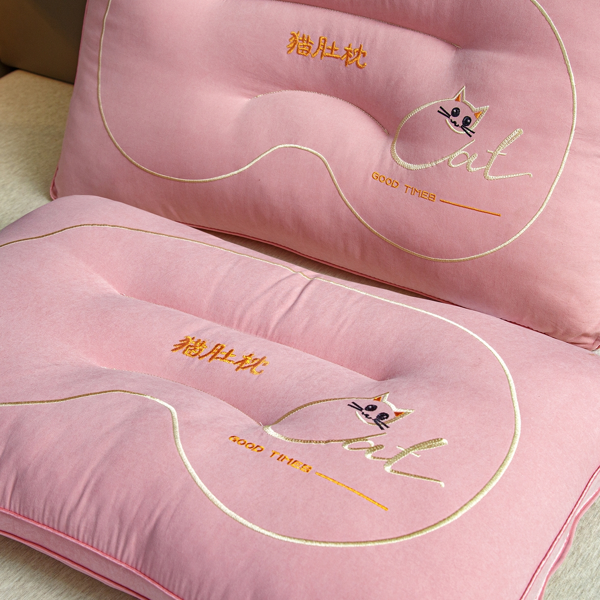 91家纺网 家纺一手货源 找家纺 织布人 2025新款枕芯亲肤磨绒舒颈猫肚枕芯学生宿舍成人家用护颈助眠枕头 舒颈猫肚枕-粉色