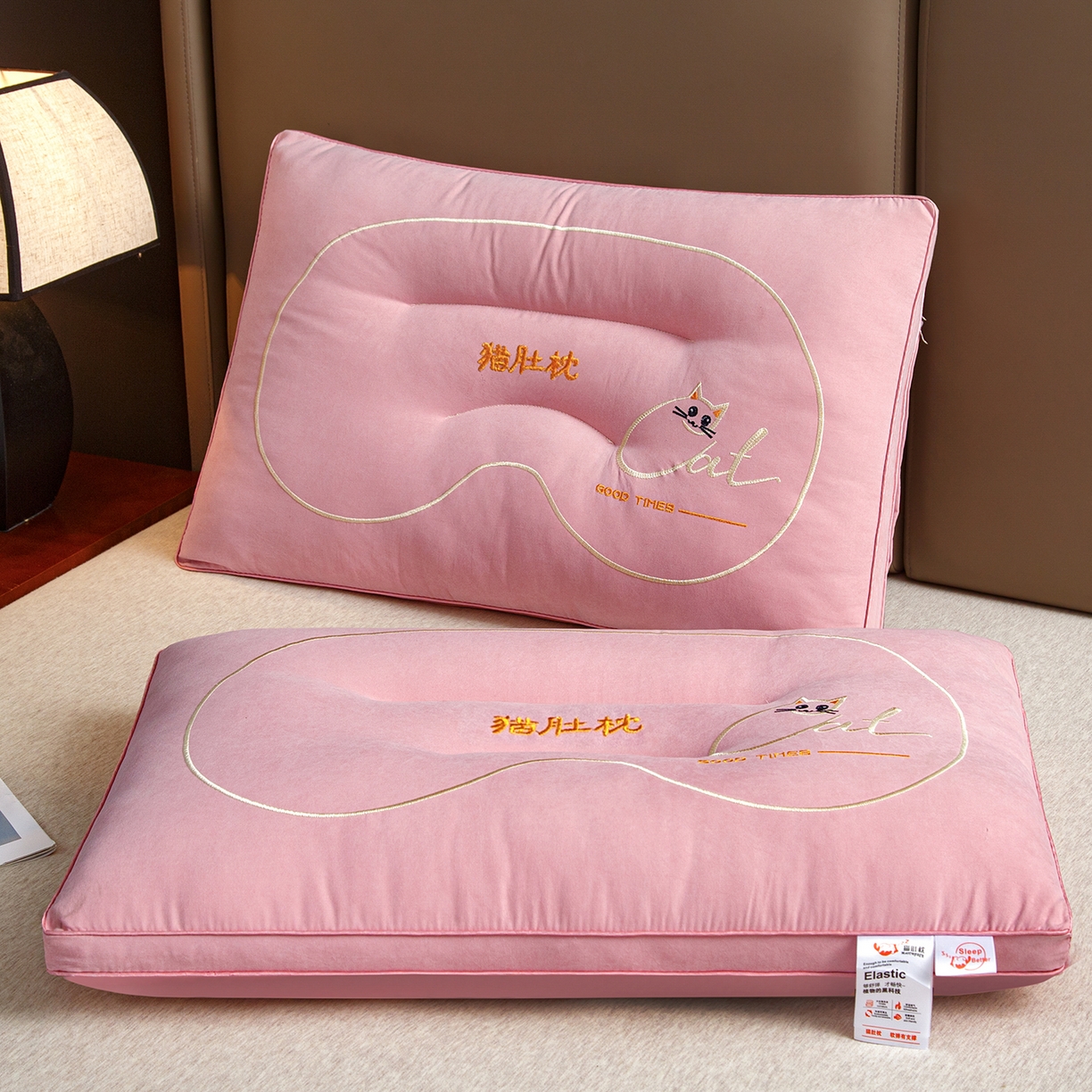 91家纺网 家纺一手货源 找家纺 织布人 2025新款枕芯亲肤磨绒舒颈猫肚枕芯学生宿舍成人家用护颈助眠枕头 舒颈猫肚枕-粉色