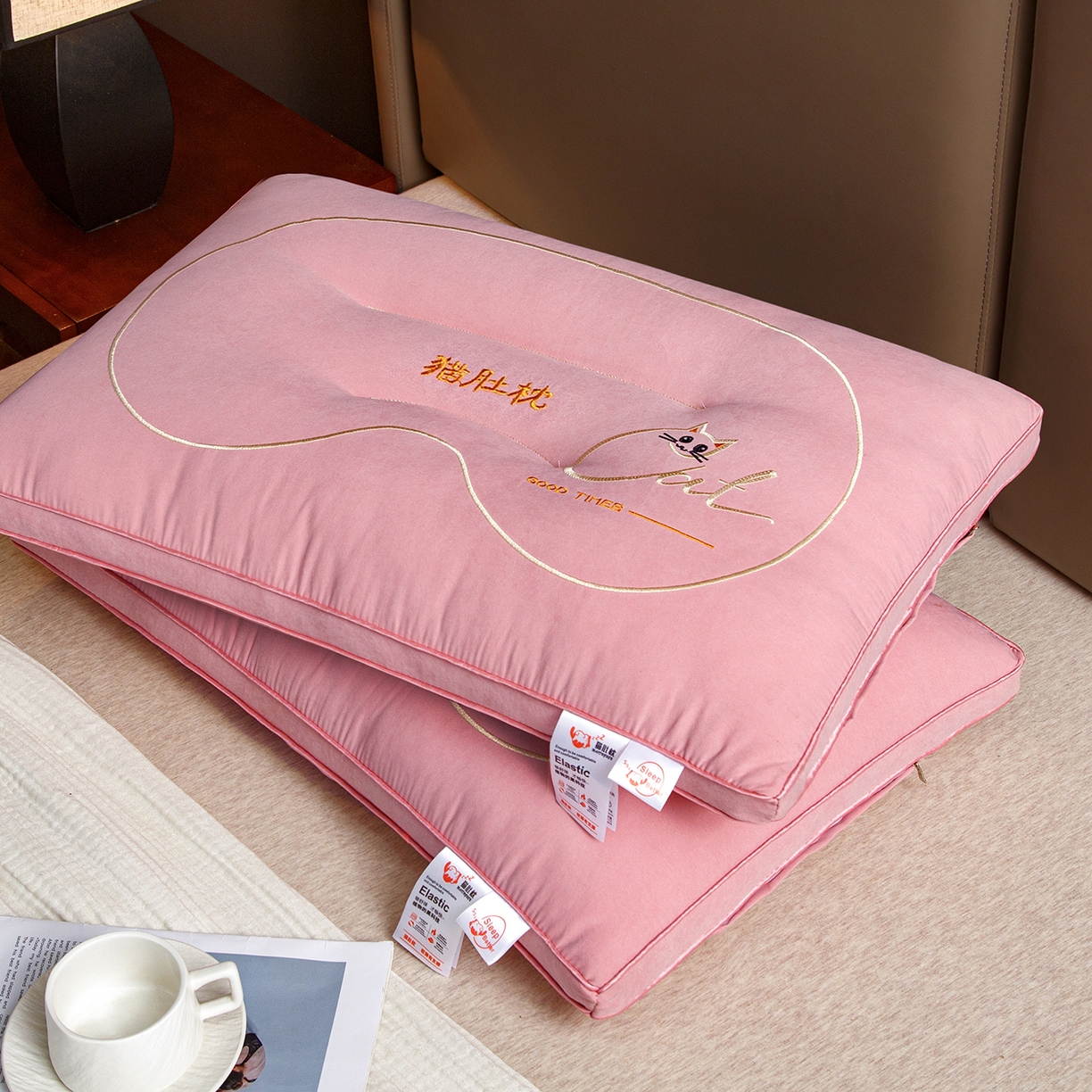 91家纺网 家纺一手货源 找家纺 织布人 2025新款枕芯亲肤磨绒舒颈猫肚枕芯学生宿舍成人家用护颈助眠枕头 舒颈猫肚枕-粉色