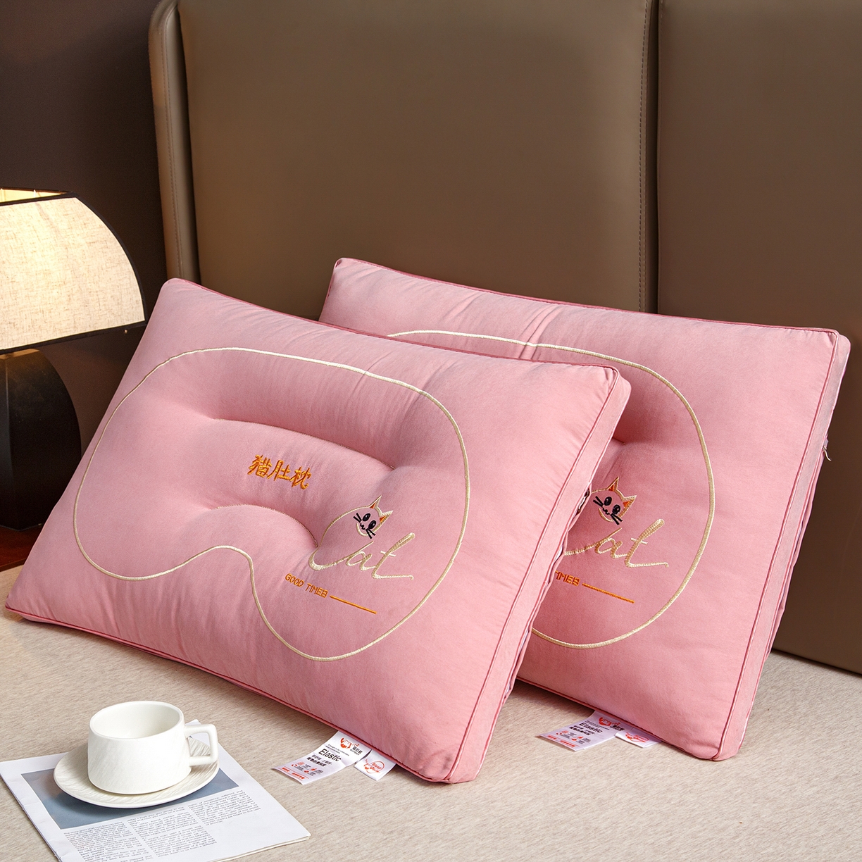 91家纺网 家纺一手货源 找家纺 织布人 2025新款枕芯亲肤磨绒舒颈猫肚枕芯学生宿舍成人家用护颈助眠枕头 舒颈猫肚枕-粉色