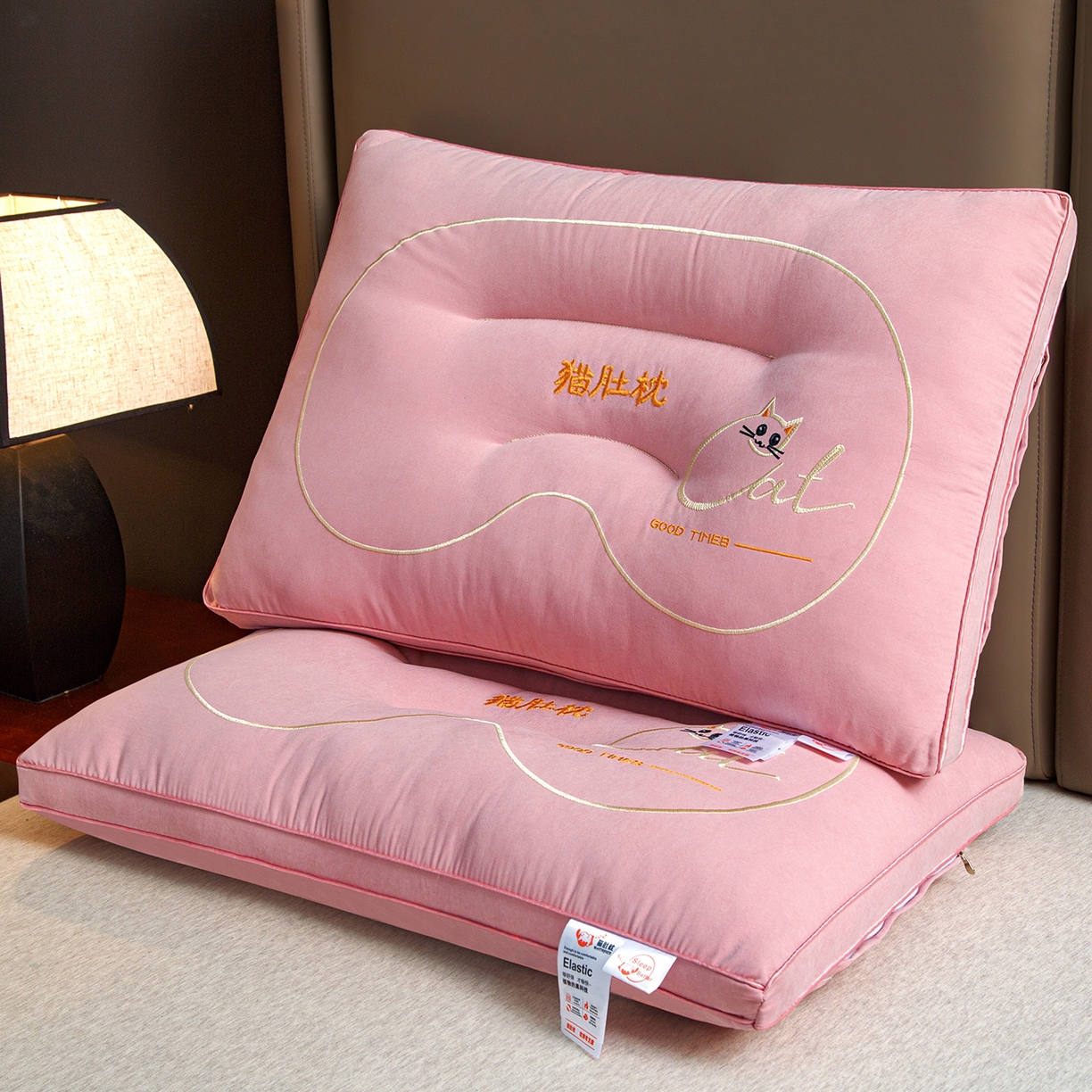 91家纺网 家纺一手货源 找家纺 织布人 2025新款枕芯亲肤磨绒舒颈猫肚枕芯学生宿舍成人家用护颈助眠枕头 舒颈猫肚枕-粉色