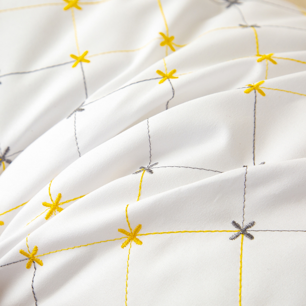 91家纺网 家纺一手货源 找家纺 （总）织布人 2025新款枕芯绗绣十字星双人枕头亲子枕酒店情侣家用护颈长枕芯