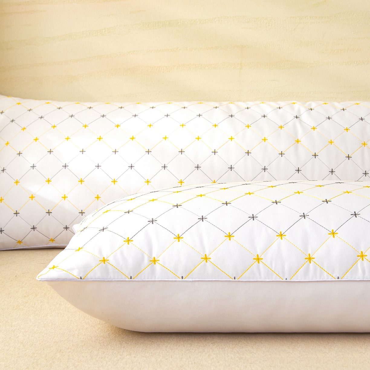 91家纺网 家纺一手货源 找家纺 （总）织布人 2025新款枕芯绗绣十字星双人枕头亲子枕酒店情侣家用护颈长枕芯