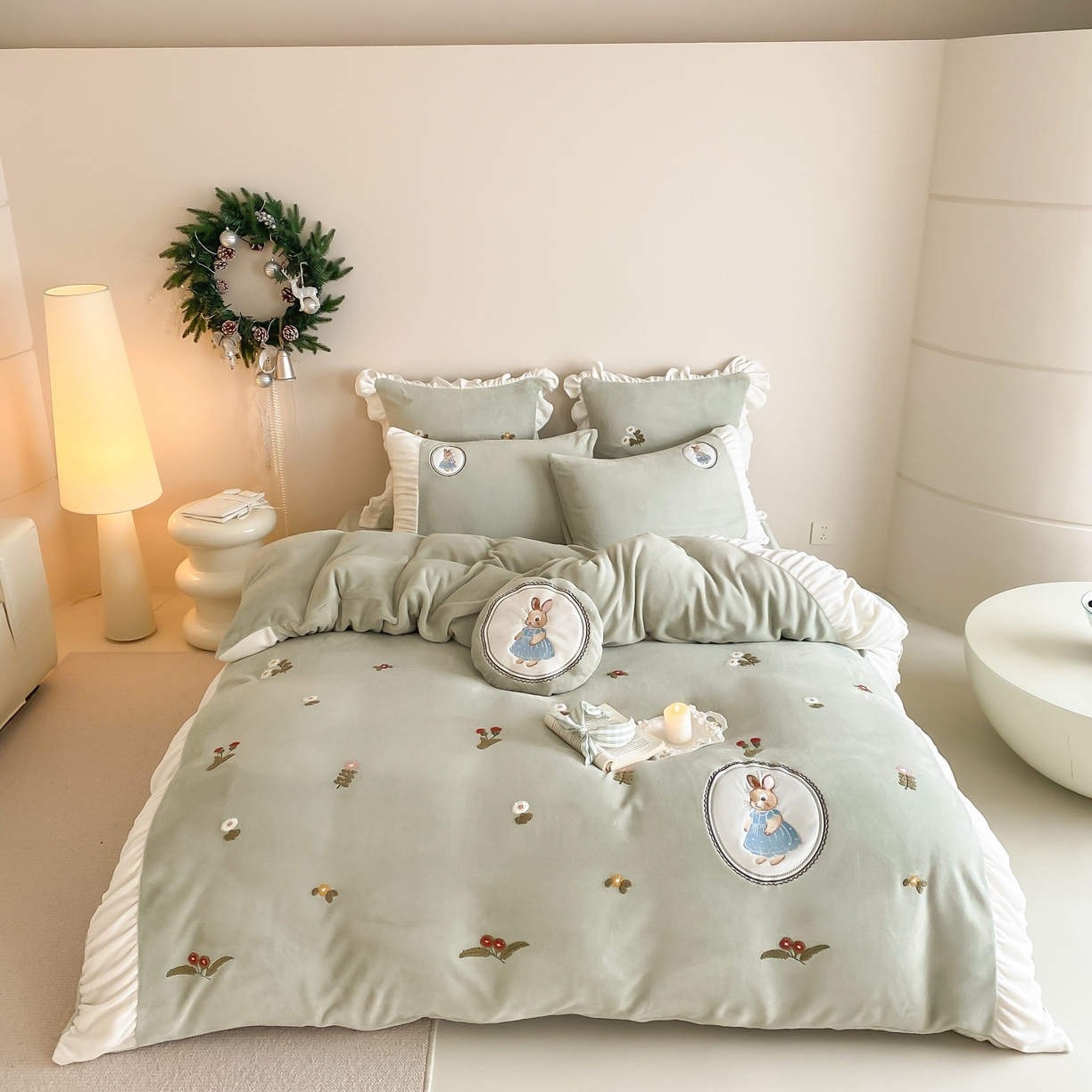 91家纺网 家纺一手货源 找家纺 （总）星野 2025新款高克重牛奶绒毛巾绣贴布绣四件套-彼得兔