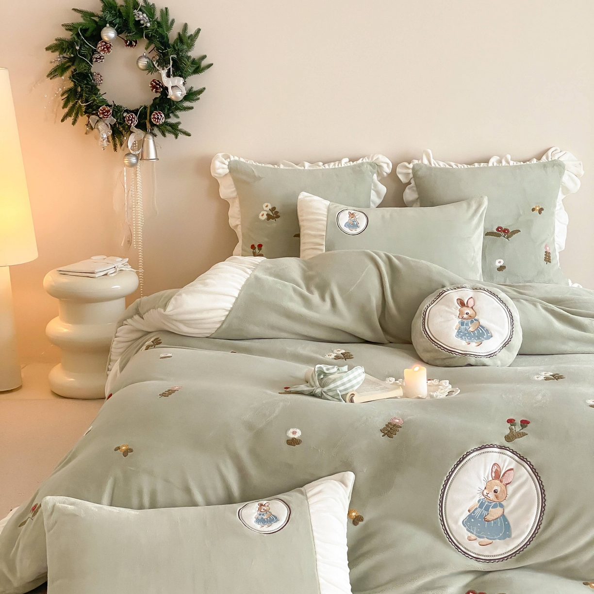 91家纺网 家纺一手货源 找家纺 （总）星野 2025新款高克重牛奶绒毛巾绣贴布绣四件套-彼得兔