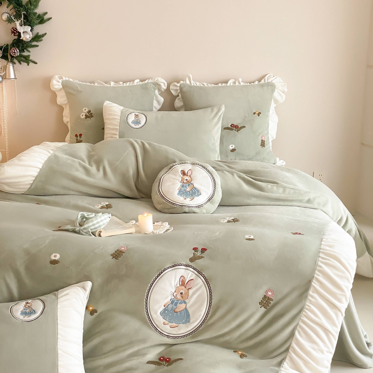 91家纺网 家纺一手货源 找家纺 （总）星野 2025新款高克重牛奶绒毛巾绣贴布绣四件套-彼得兔