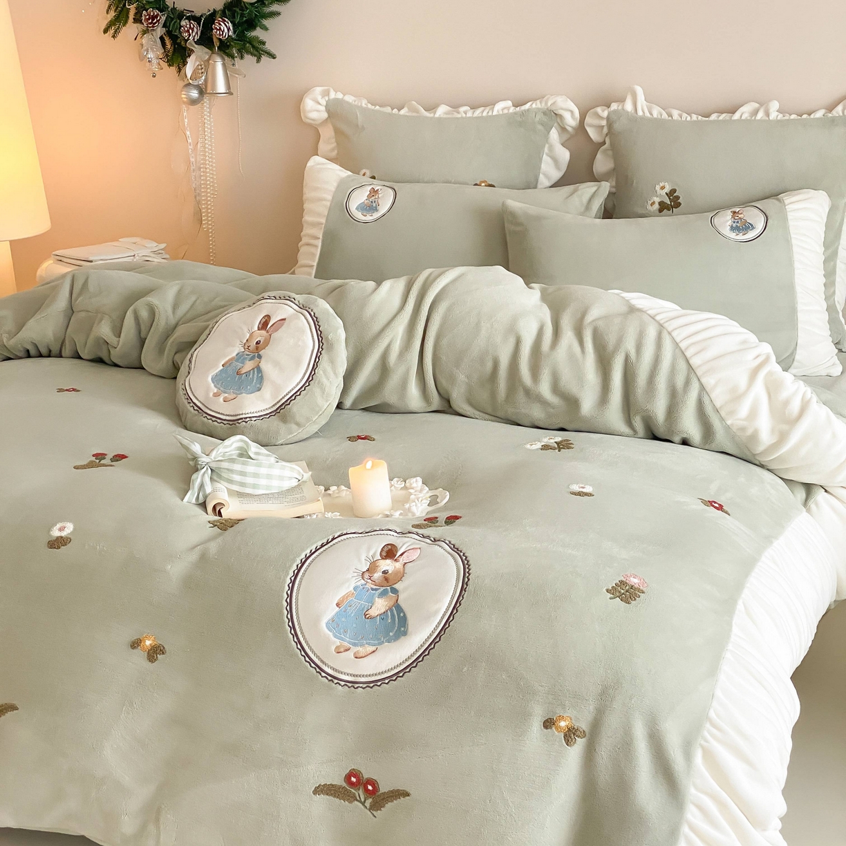 91家纺网 家纺一手货源 找家纺 （总）星野 2025新款高克重牛奶绒毛巾绣贴布绣四件套-彼得兔