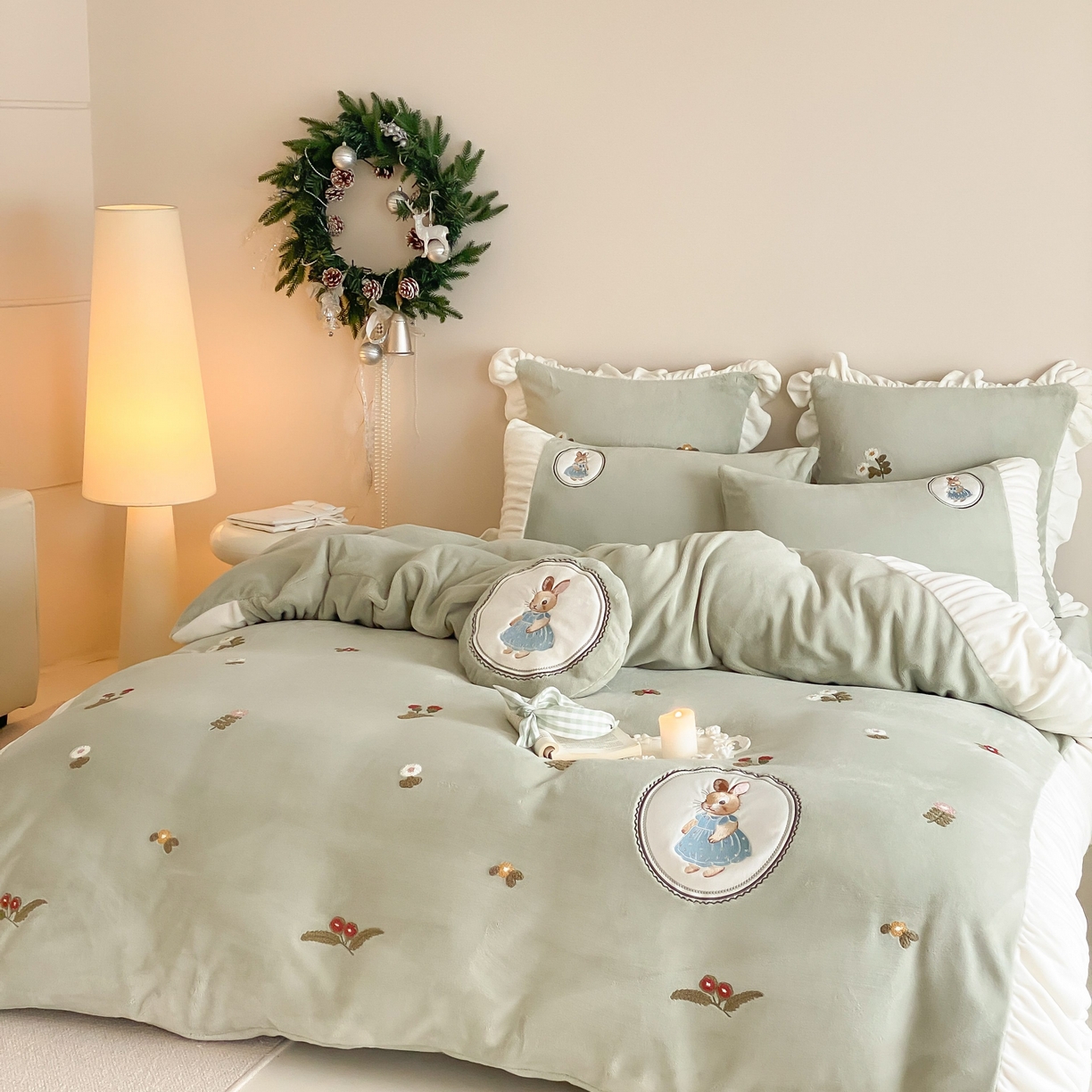 91家纺网 家纺一手货源 找家纺 （总）星野 2025新款高克重牛奶绒毛巾绣贴布绣四件套-彼得兔