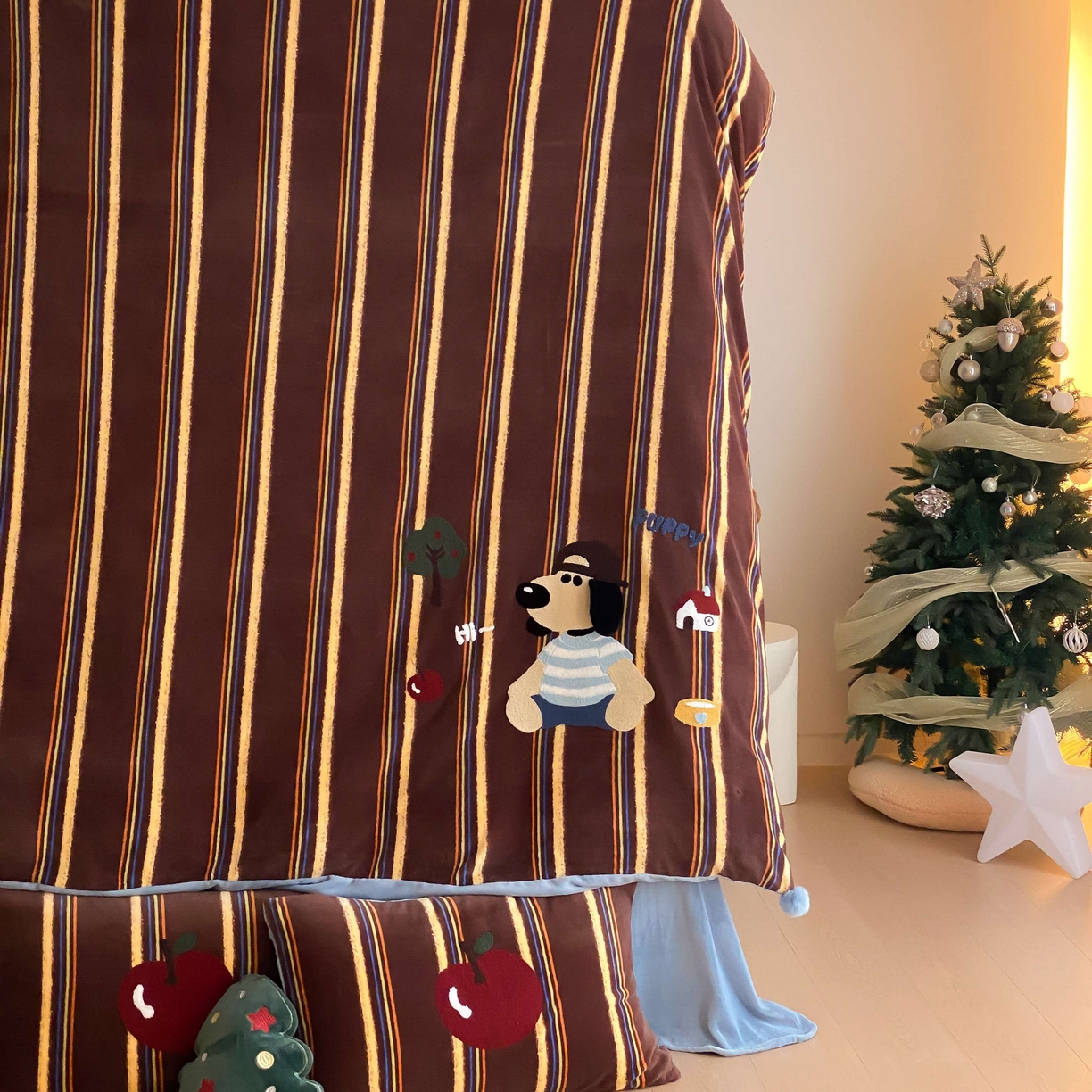 91家纺网 家纺一手货源 找家纺 （总）星野 2025新款高克重牛奶绒毛巾绣立体耳朵四件套-小豆包