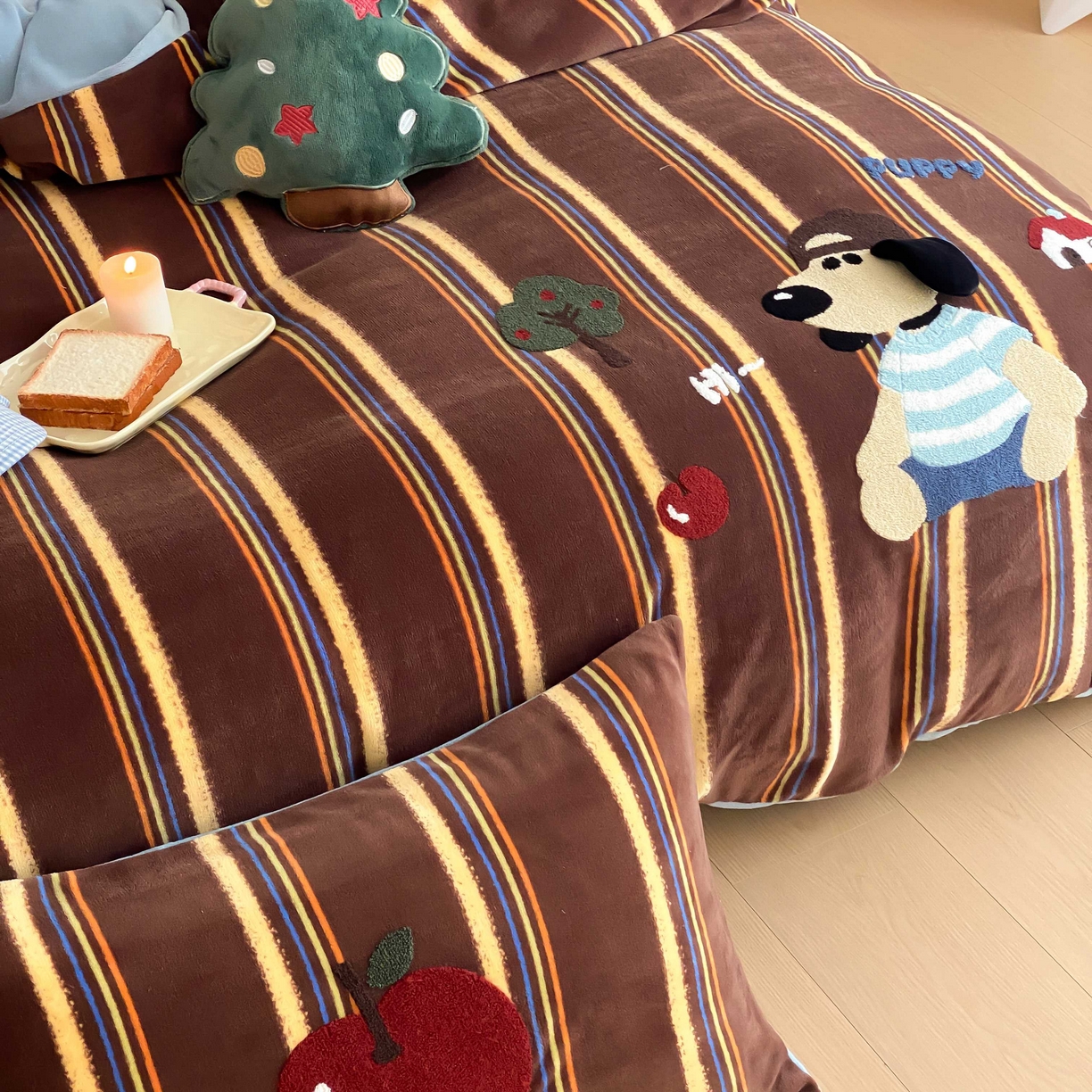 91家纺网 家纺一手货源 找家纺 （总）星野 2025新款高克重牛奶绒毛巾绣立体耳朵四件套-小豆包