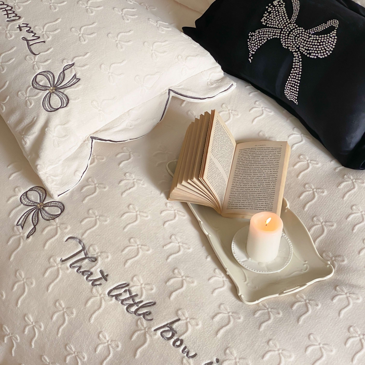 91家纺网 家纺一手货源 找家纺 （总）星野 2025新款A版高克重雕花绒B版高克重牛奶绒四件套小公主-莉莉丝