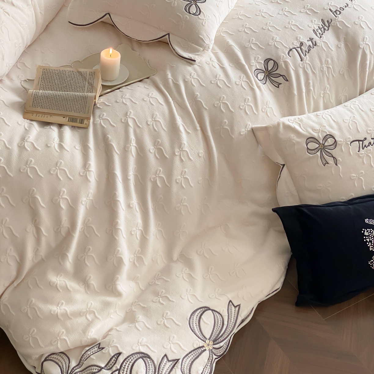 91家纺网 家纺一手货源 找家纺 （总）星野 2025新款A版高克重雕花绒B版高克重牛奶绒四件套小公主-莉莉丝