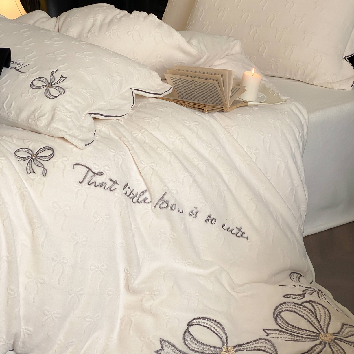 91家纺网 家纺一手货源 找家纺 （总）星野 2025新款A版高克重雕花绒B版高克重牛奶绒四件套小公主-莉莉丝