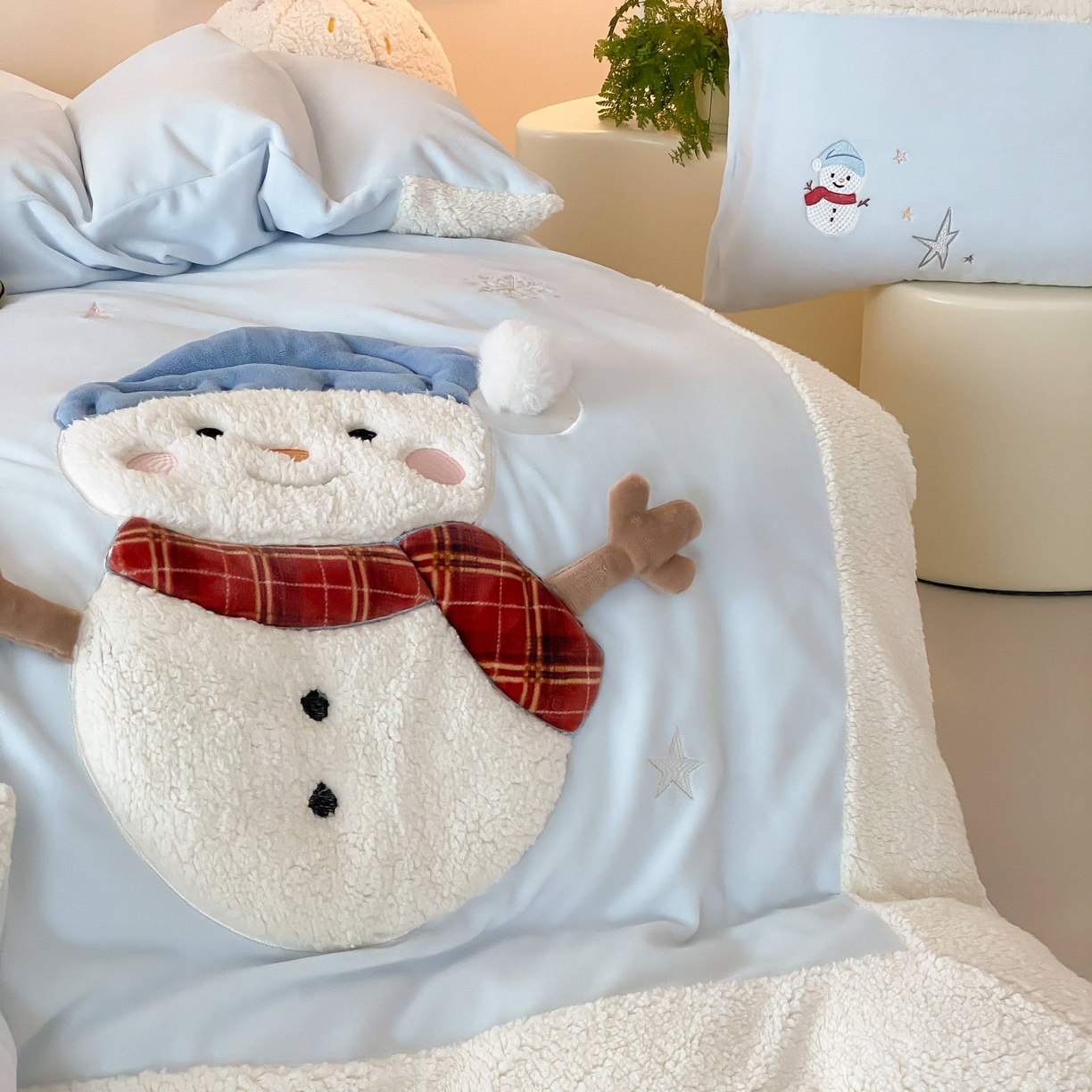 91家纺网 家纺一手货源 找家纺 （总）星野 2025新款高克重牛奶绒贴布绣三羊羔拼接四件套-学宝