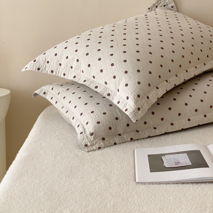 91家纺网 家纺一手货源 找家纺 麻依 2025新款安心棉枕套四层纱布枕套 小波点