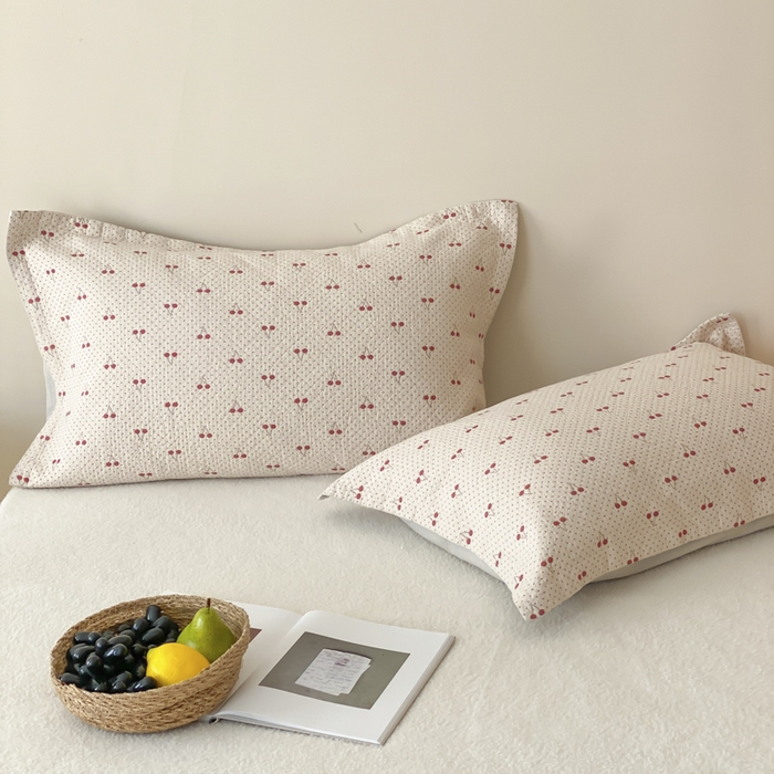 91家纺网 家纺一手货源 找家纺 麻依 2025新款安心棉枕套四层纱布枕套 樱桃红了