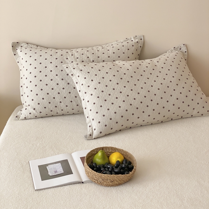 91家纺网 家纺一手货源 找家纺 麻依 2025新款安心棉枕套四层纱布枕套 小波点