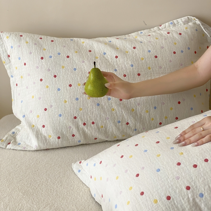 91家纺网 家纺一手货源 找家纺 麻依 2025新款安心棉枕套四层纱布枕套 彩虹点点