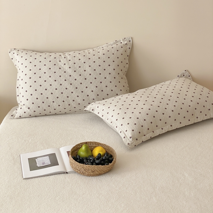 91家纺网 家纺一手货源 找家纺 麻依 2025新款安心棉枕套四层纱布枕套 小波点