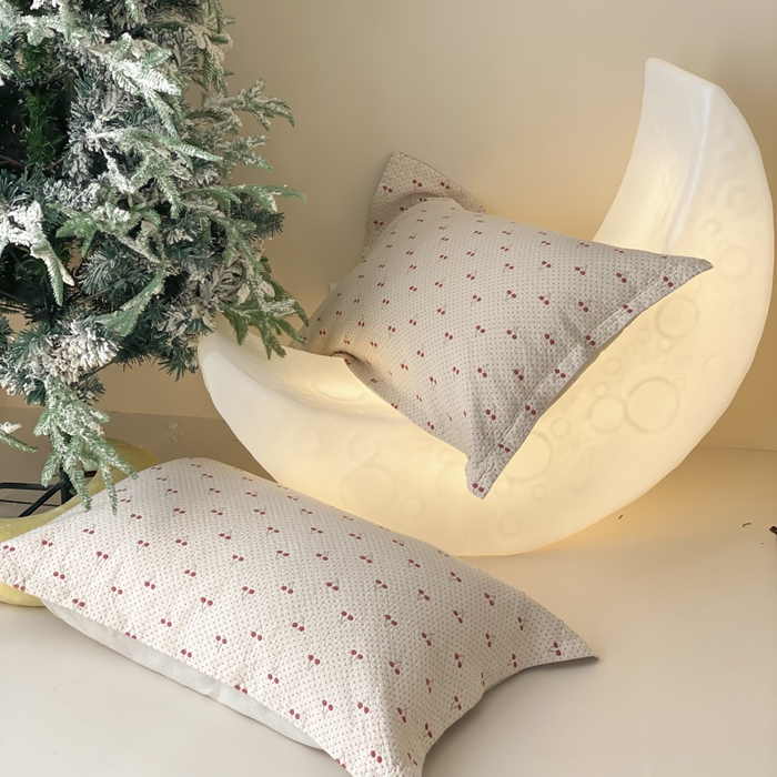 91家纺网 家纺一手货源 找家纺 麻依 2025新款安心棉枕套四层纱布枕套 樱桃红了