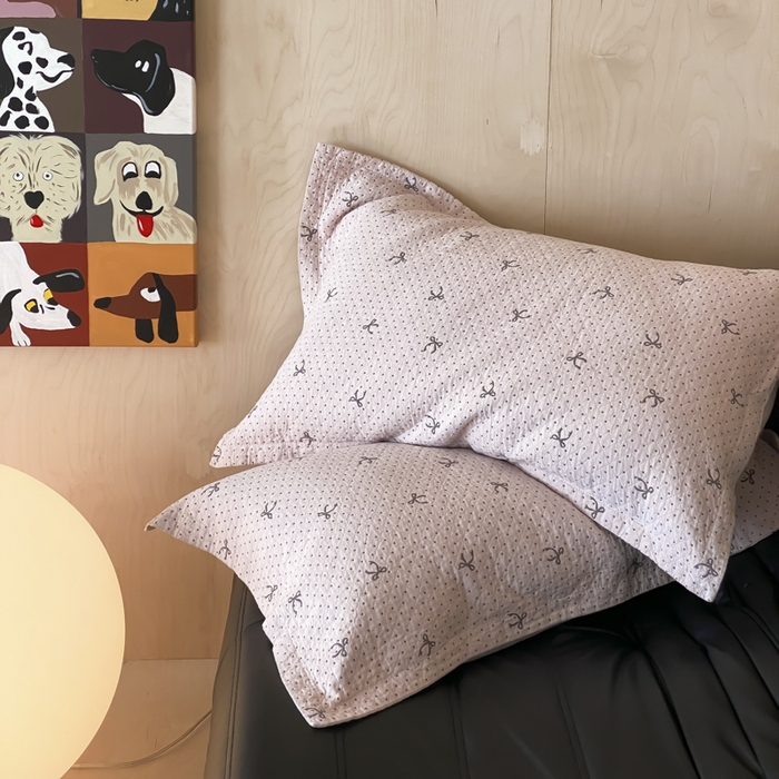 91家纺网 家纺一手货源 找家纺 麻依 2025新款安心棉枕套四层纱布枕套 点点蝴蝶结-粉