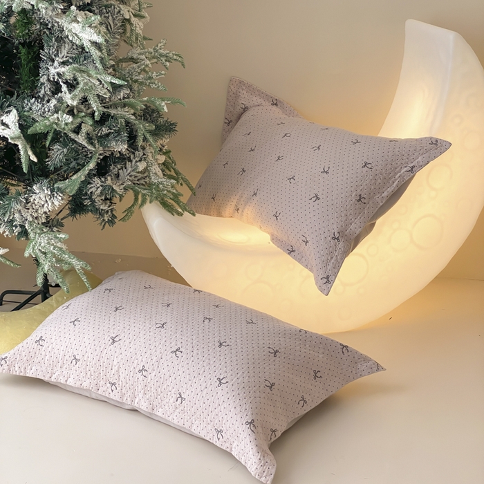 91家纺网 家纺一手货源 找家纺 麻依 2025新款安心棉枕套四层纱布枕套 点点蝴蝶结-粉