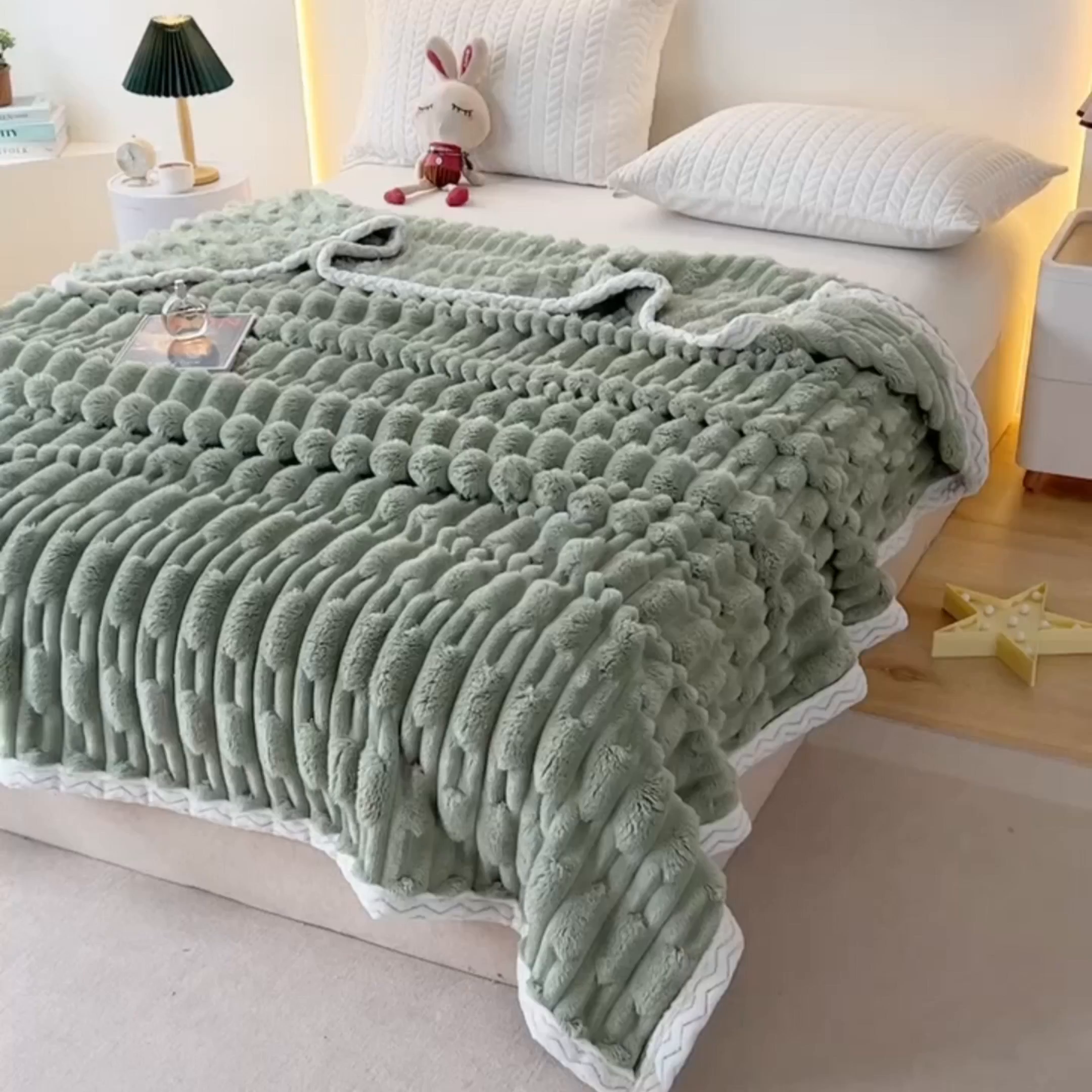 91家纺网 家纺一手货源 找家纺 yyds网供 2025新款超柔仿裘皮兔绒竹节绒毛毯高克重盖毯沙发毯冬季多功能绒毯子 竹节绒-抹茶绿