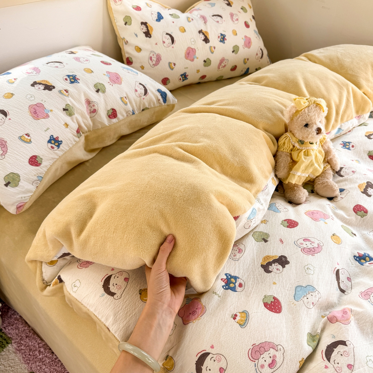 91家纺网 家纺一手货源 找家纺 多品家纺 2025新款云感双层纱高克重牛奶绒四件套 可爱新新