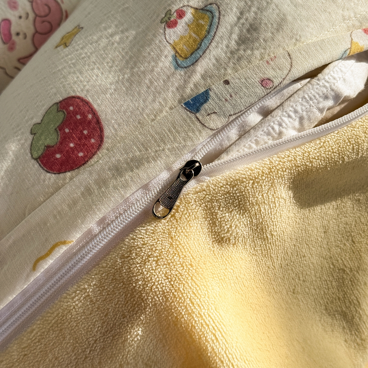 91家纺网 家纺一手货源 找家纺 多品家纺 2025新款云感双层纱高克重牛奶绒四件套 可爱新新