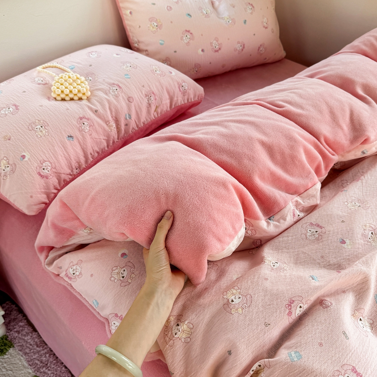 91家纺网 家纺一手货源 找家纺 多品家纺 2025新款云感双层纱高克重牛奶绒四件套 珍妮公主