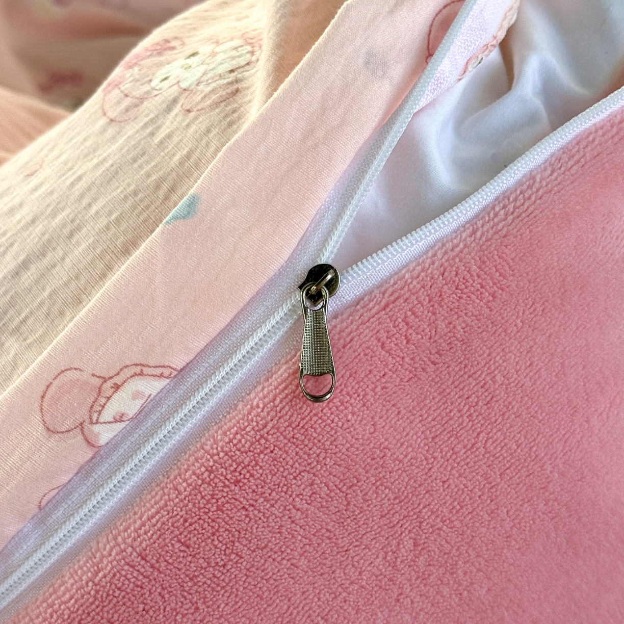 91家纺网 家纺一手货源 找家纺 多品家纺 2025新款云感双层纱高克重牛奶绒四件套 珍妮公主