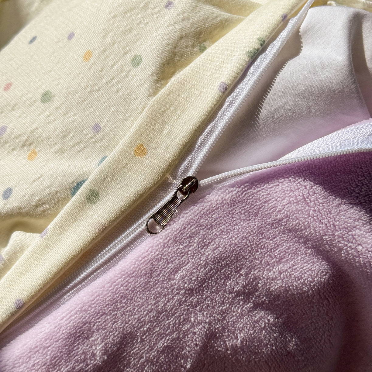 91家纺网 家纺一手货源 找家纺 多品家纺 2025新款云感双层纱高克重牛奶绒单被套 甜甜草莓