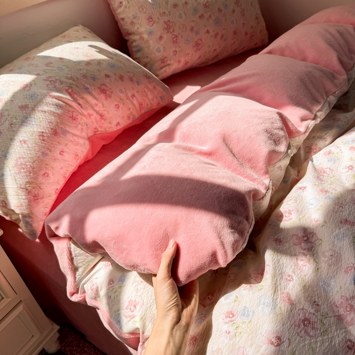 91家纺网 家纺一手货源 找家纺 多品家纺 2025新款云感双层纱高克重牛奶绒单被套 七里花香